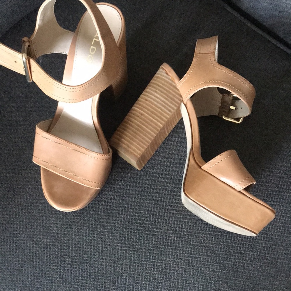 LIKE NEW Aldo Platform Sandal
